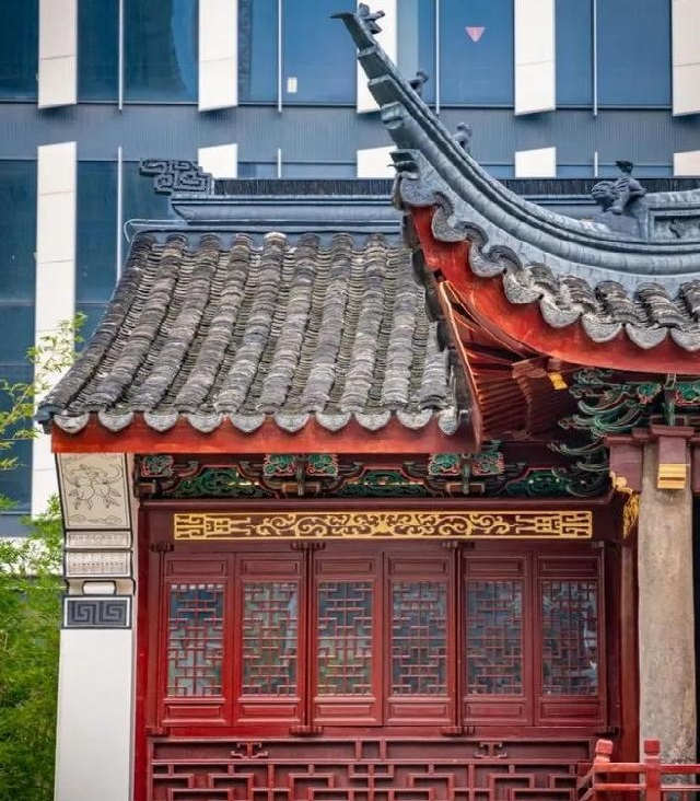 商船会馆修缮工程戏台的屋脊 商船会馆修缮工程戏台的屋脊