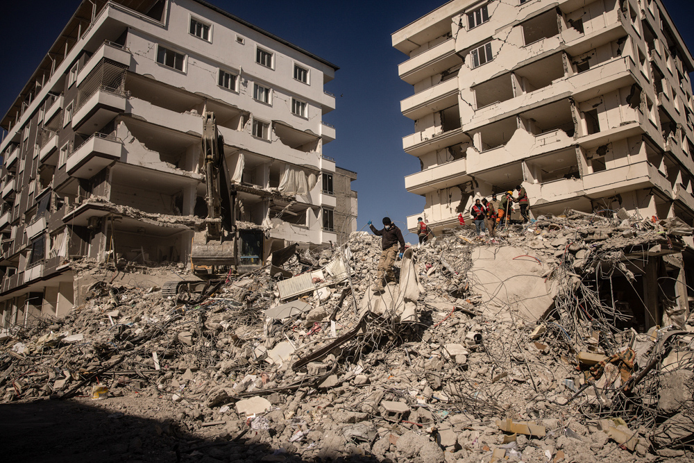 土耳其卡赫拉曼马拉什省努尔达吉镇一座被摧毁的建筑