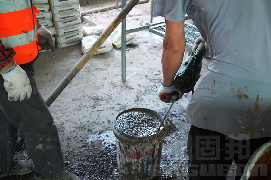 灌浆料人工搅拌